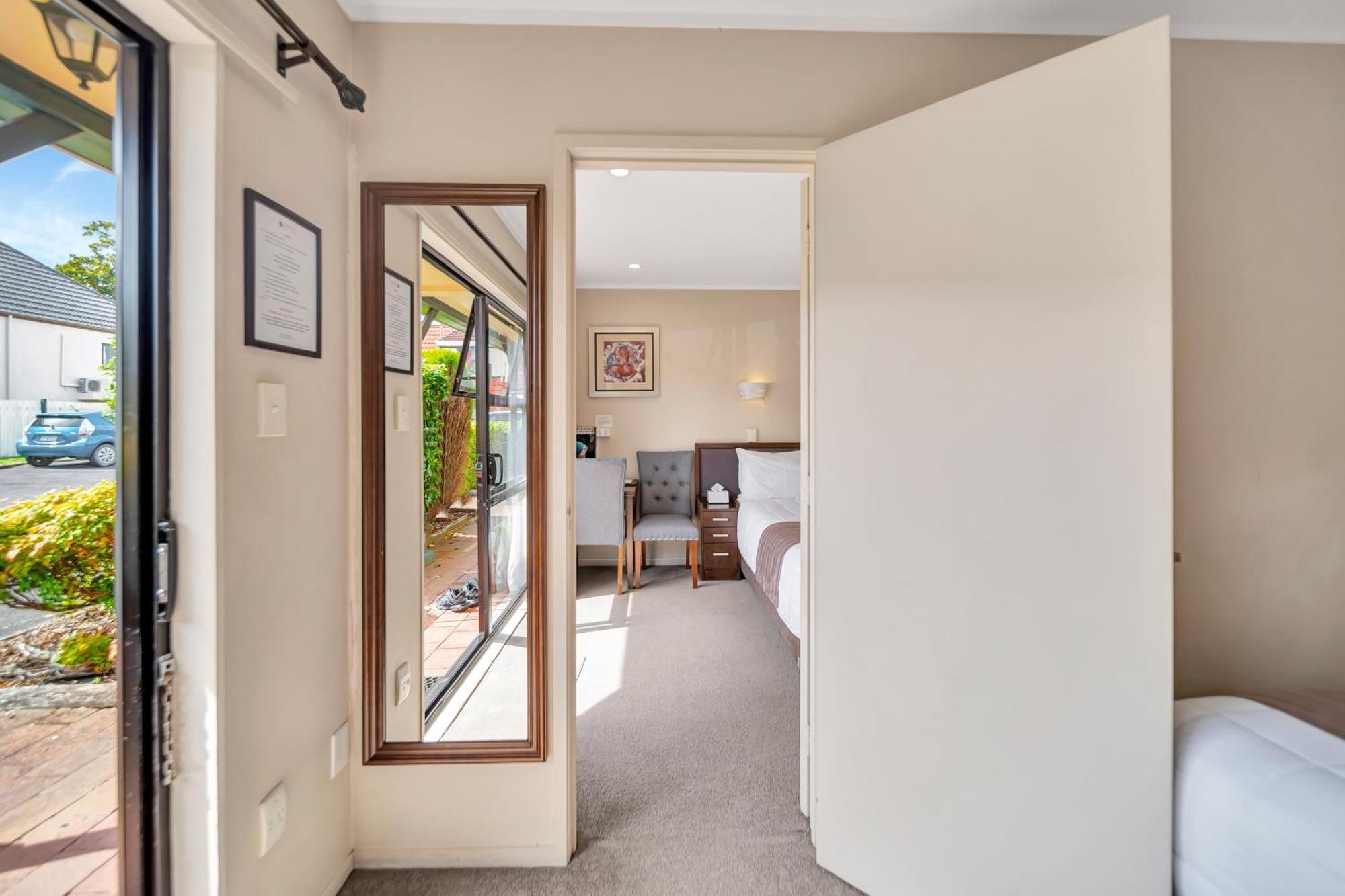 Tudor Court Motor Lodge Окленд Экстерьер фото