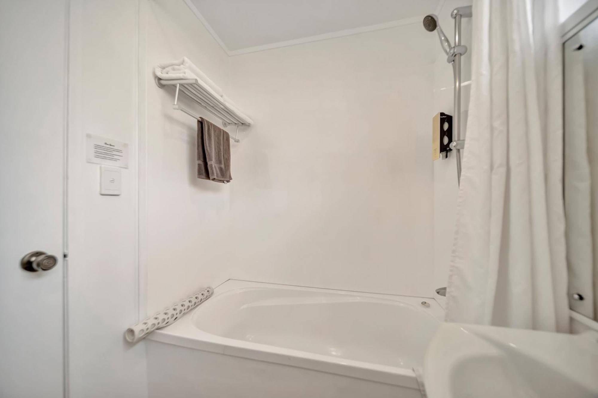 Tudor Court Motor Lodge Окленд Экстерьер фото