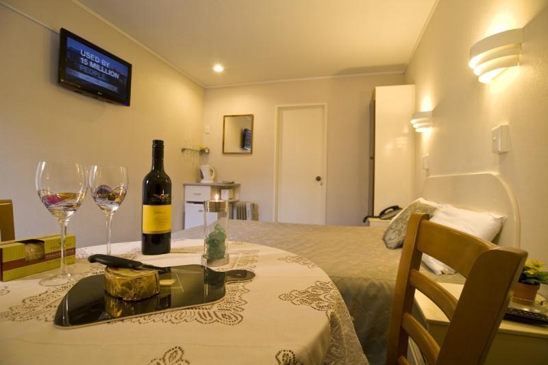 Tudor Court Motor Lodge Окленд Экстерьер фото