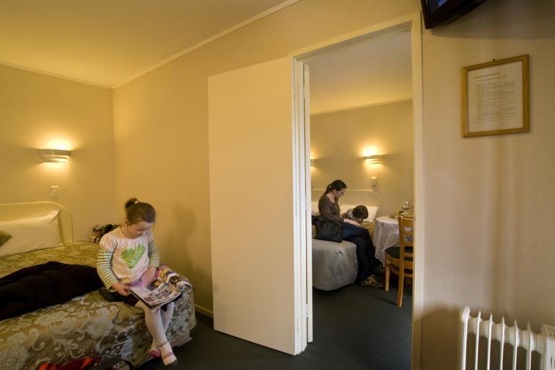 Tudor Court Motor Lodge Окленд Экстерьер фото