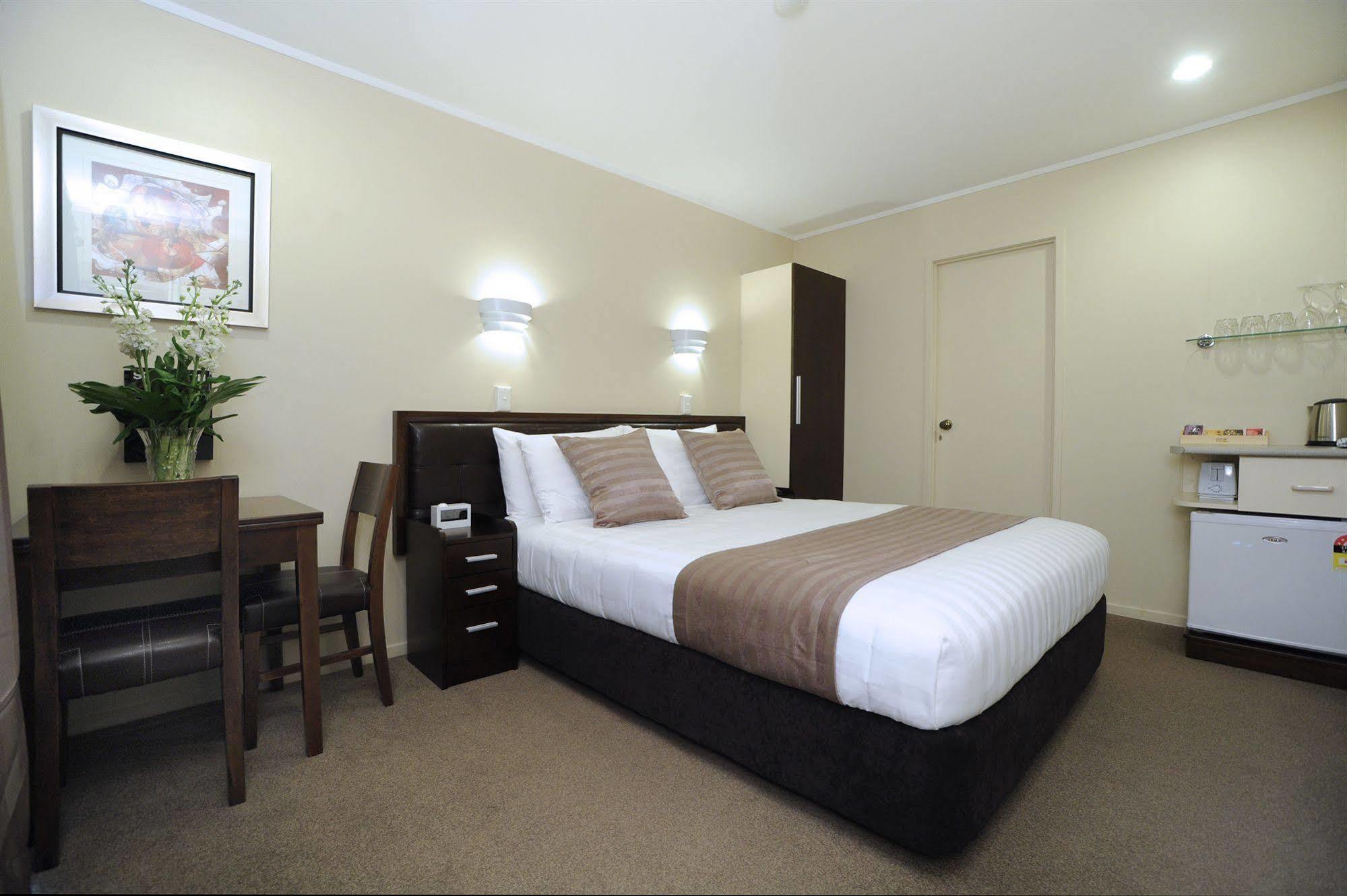 Tudor Court Motor Lodge Окленд Экстерьер фото
