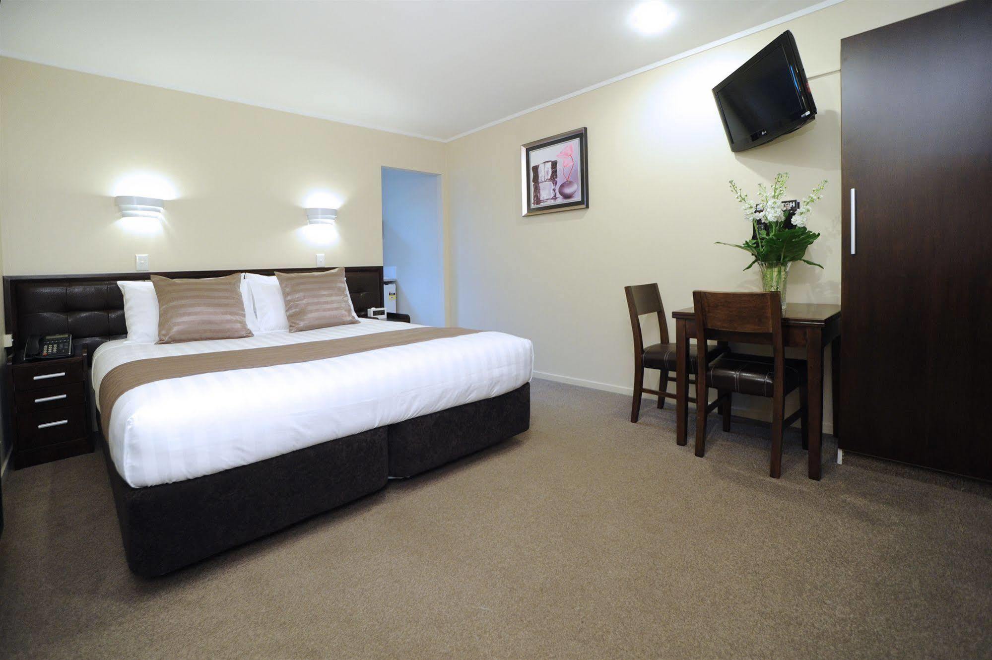 Tudor Court Motor Lodge Окленд Экстерьер фото